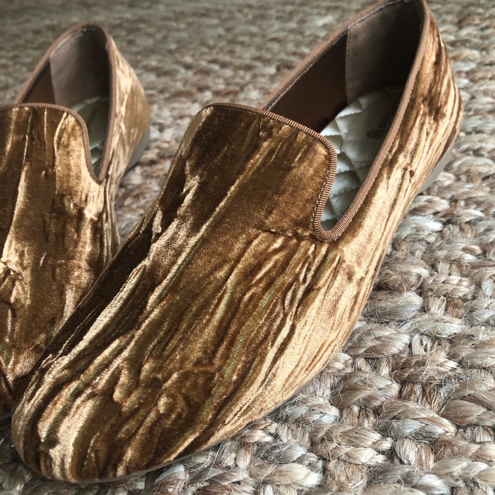 New: Birdies Heron Amber Crushed Velvet Smoking Loafer. Size 8.5
